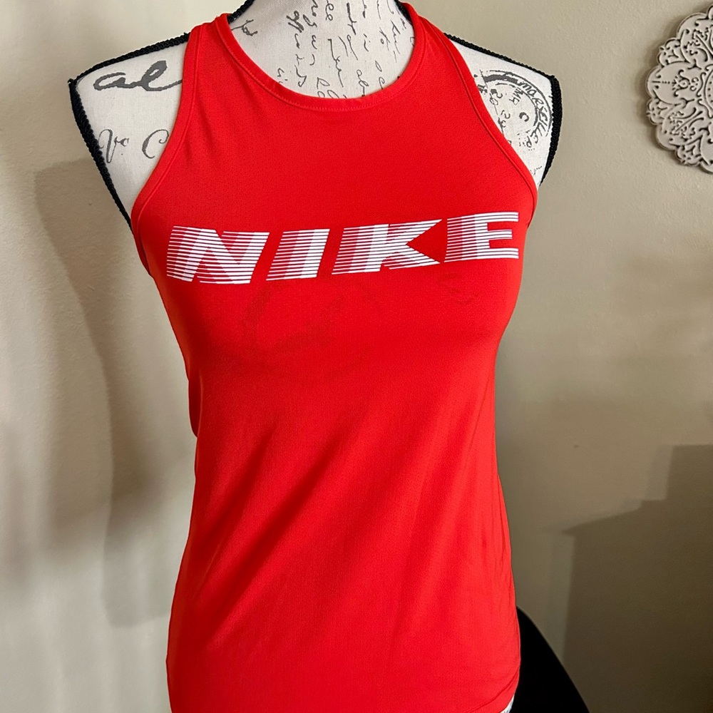 Nike exercise shirt in great condition!